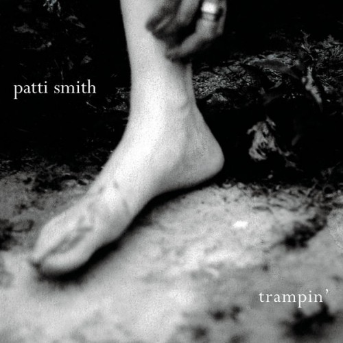 Patti Smith – Trampin’ (2004/2015) [FLAC 24 bit, 44,1 kHz]